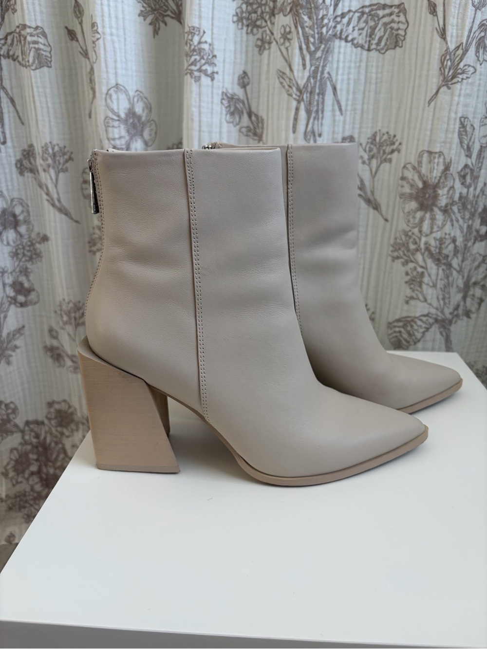 Steve Madden Women’s Pointed Toe Ankle Boots — Light Beige 🤍